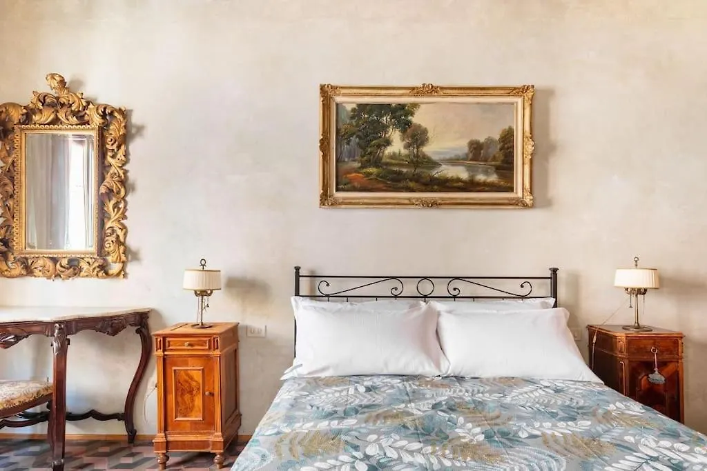 Central Elegant Apartment - Liberty House Bologna Italy