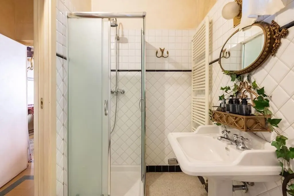 Central Elegant Apartment - Liberty House Bologna