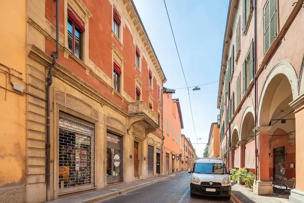 Central Elegant Apartment - Liberty House Bologna