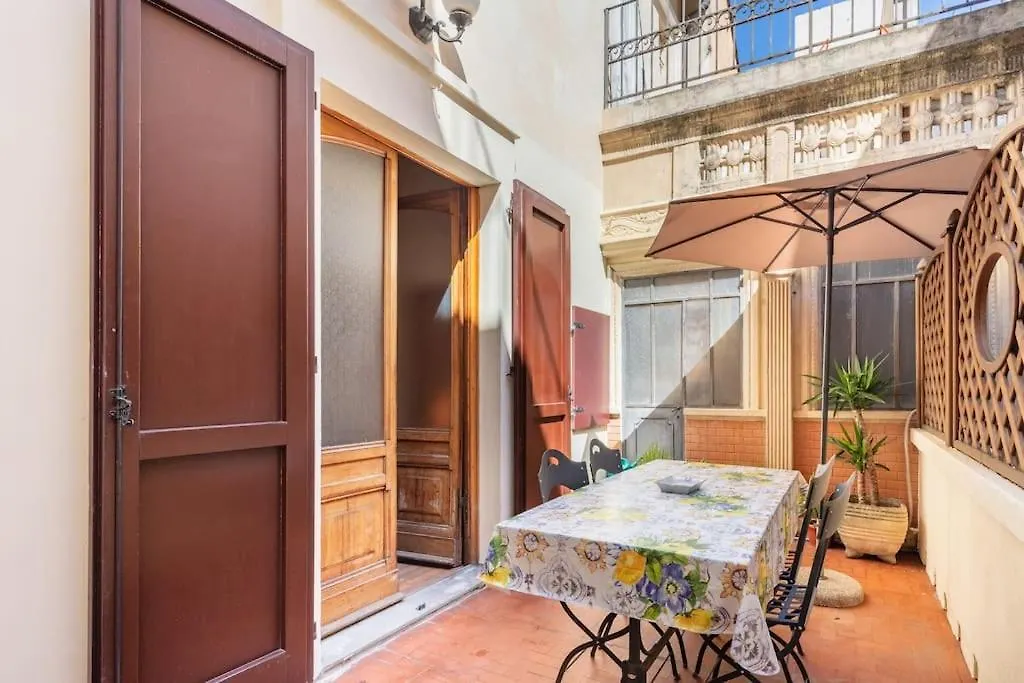 Central Elegant Apartment - Liberty House Bologna 0*,