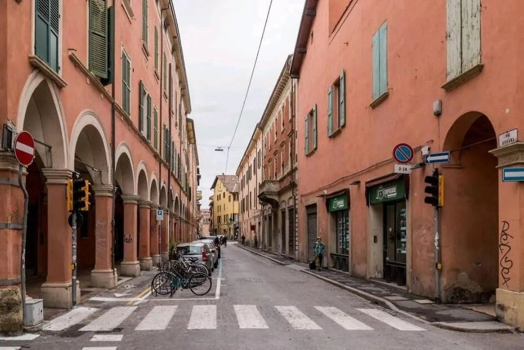 Central Elegant Apartment - Liberty House Bologna