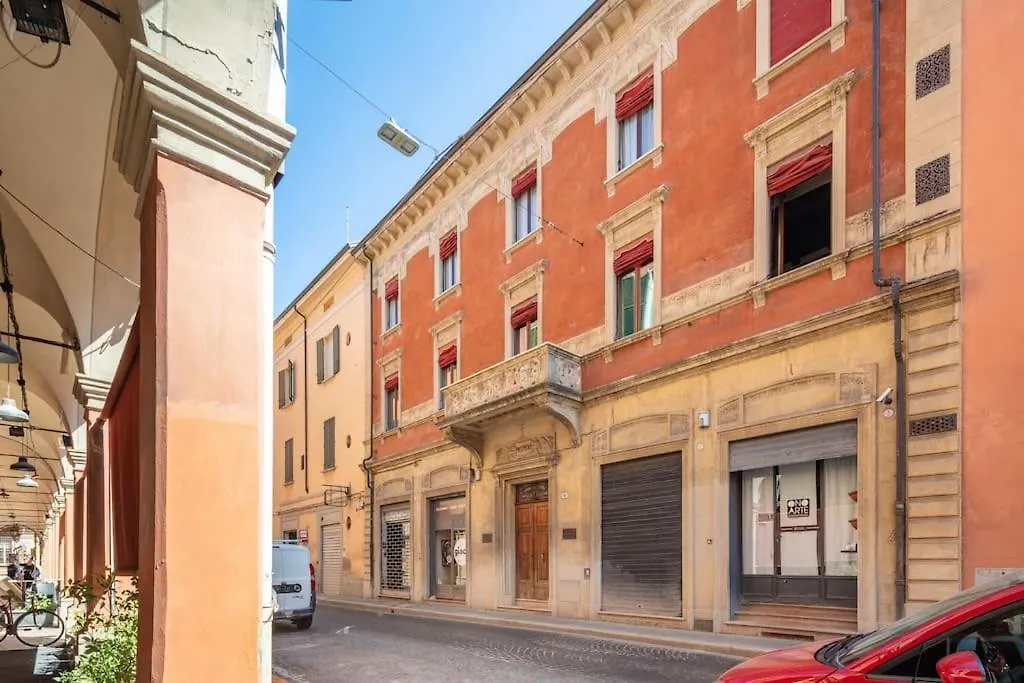 Central Elegant Apartment - Liberty House Bologna