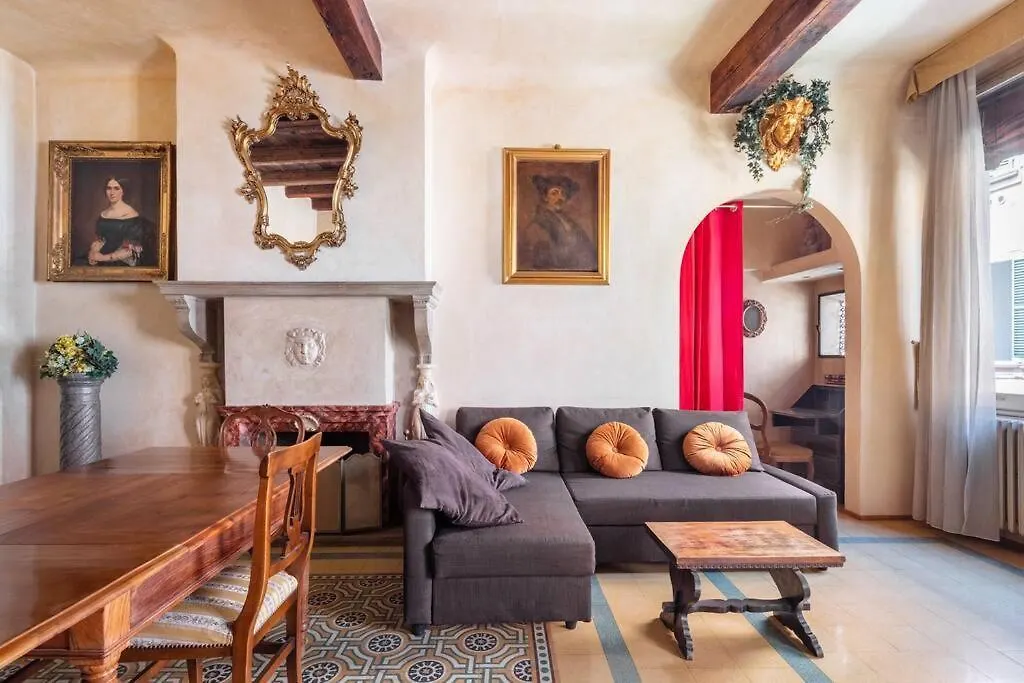 Central Elegant Apartment - Liberty House Bologna